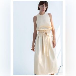 Maxi dress yellow/ivory color with cinch waist
